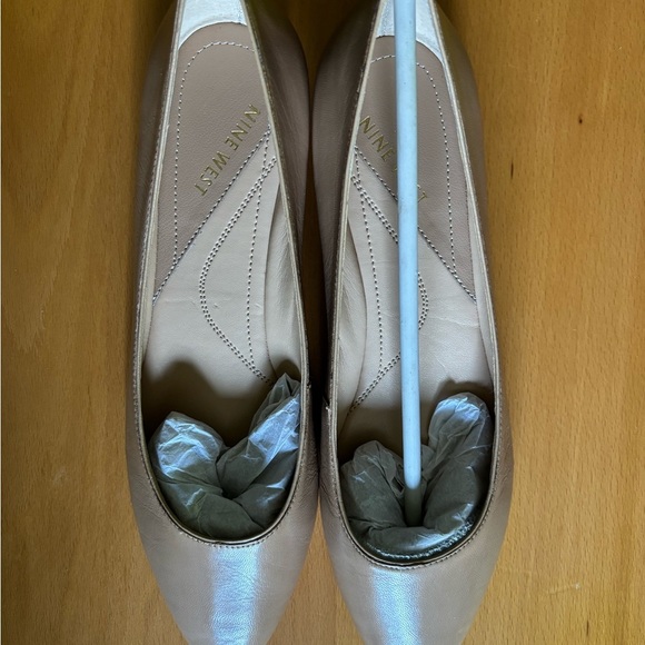 Nine West Tan Flats Classic Design leather size 9 - Picture 3 of 4